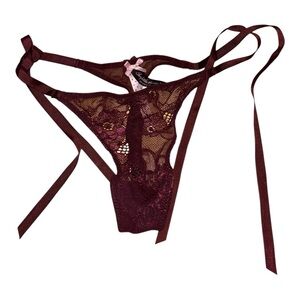 Y2K Victoria’s Secret sexy little thing thong 

Size small